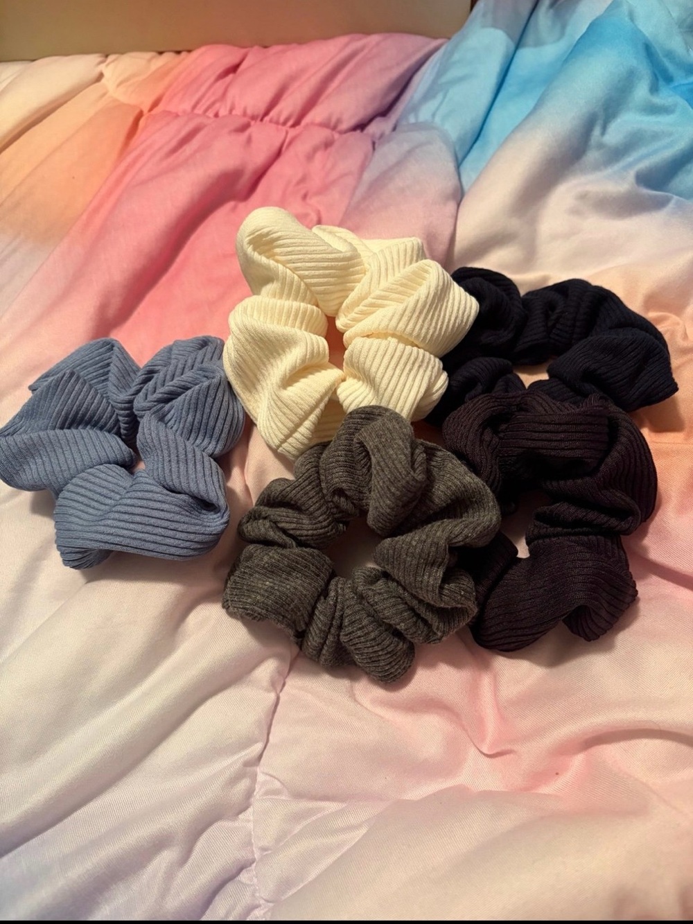 Claire's Ribbed Scrunchie Set in Blue, Cream, Gray, Black
